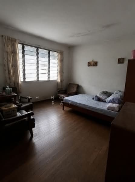 Freehold Serangoon SD I Ideal for rebuild I Near Eateries & Shop I Convenience to Major Expressways, , 5 Bedrooms, 2,800 sqft, Semi-Detached House For Sale, by Toh HongLing Rayy, 500197023 - Bedroom - PropertyGuru.com.sg
