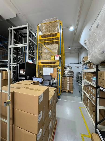 Tradehub 21, 26 Boon Lay Way, 3,617 sqft, Light Industrial (B1) For Rent, by Ben Chew, 500197026 - CommercialGuru.com.sg