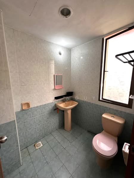 Balmoral Luck, 6 Balmoral Road, Room Rental, 200 sqft, Condominium For Rent, by Kathy Nguyen, 500197027 - Bathroom - PropertyGuru.com.sg