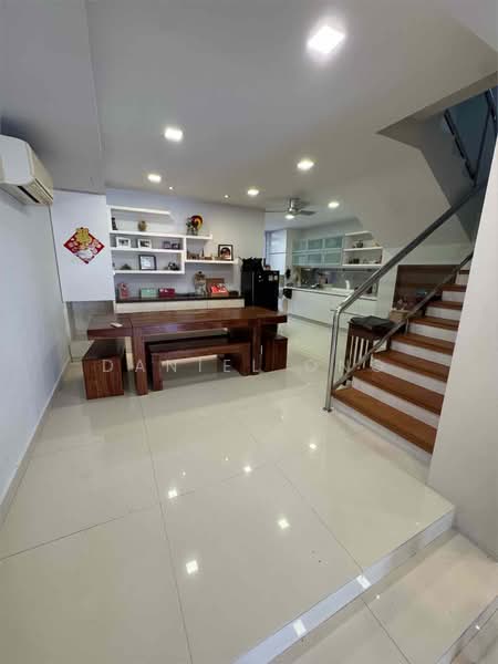 sunrise close, , 4 Bedrooms, 2,500 sqft, Terraced House For Rent, by Daniel Ong, 500197032 - Dining Room - PropertyGuru.com.sg