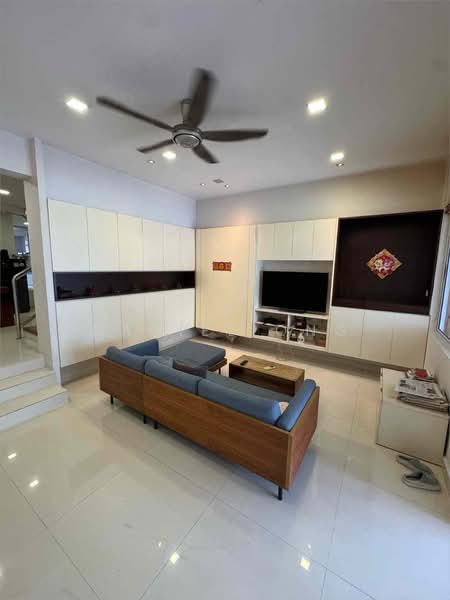 sunrise close, , 4 Bedrooms, 2,500 sqft, Terraced House For Rent, by Daniel Ong, 500197032 - Living Room - PropertyGuru.com.sg