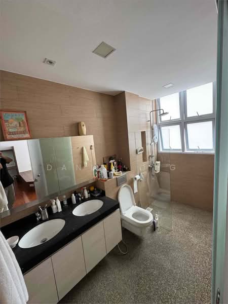 Sunrise Villa, Sunrise close, 4 Bedrooms, 2,500 sqft, Terraced House For Rent, by Daniel Ong, 500197032 - Bathroom - PropertyGuru.com.sg