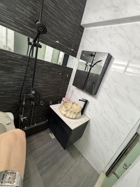 166 Woodlands Street 13, 166 Woodlands Street 13, 2 Bedrooms, 883 sqft, HDB Flat For Rent, by Andrew Yong, 500197042 - Bathroom - PropertyGuru.com.sg