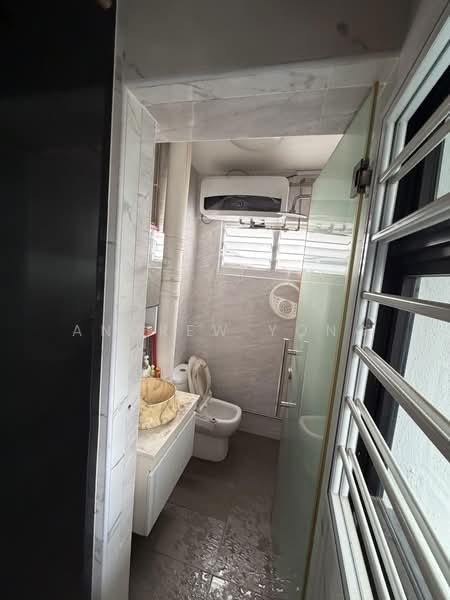 166 Woodlands Street 13, 166 Woodlands Street 13, 2 Bedrooms, 883 sqft, HDB Flat For Rent, by Andrew Yong, 500197042 - Bathroom - PropertyGuru.com.sg