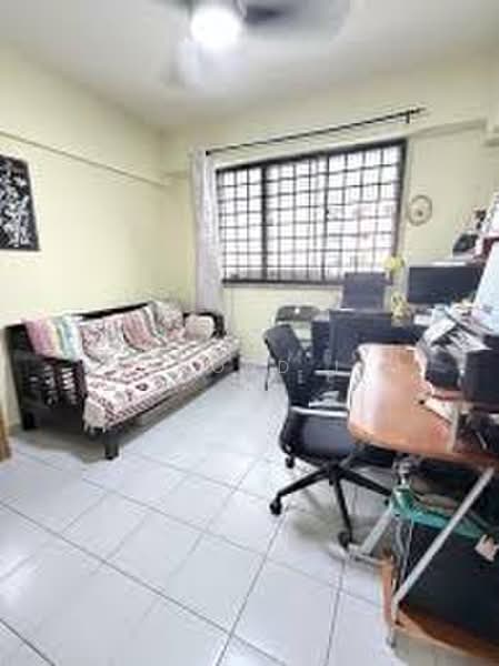 423 Yishun Avenue 11, 423 Yishun Avenue 11, 3 Bedrooms, 1,119 sqft, HDB Flat For Sale, by Raymond Lim, 500197049 - Living Room - PropertyGuru.com.sg