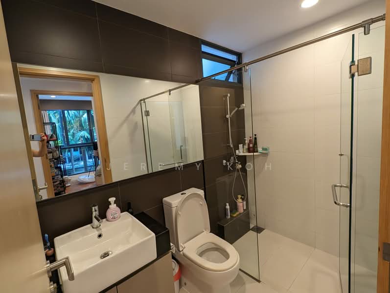 Esparina Residences, 125 Compassvale Bow, 3 Bedrooms, 1,001 sqft, Executive Condominium For Rent, by Jeremy Koh, 500197055 - Bathroom - PropertyGuru.com.sg