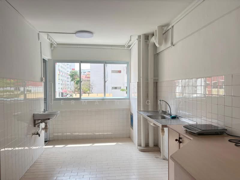 323 Bukit Batok Street 33, 323 Bukit Batok Street 33, 2 Bedrooms, 688 sqft, HDB Flat For Rent, by Jermaine Chai, 500197059 - Kitchen - PropertyGuru.com.sg
