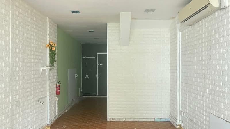 Jurong East HDB Shophouse for rent!, , 1,787 sqft, Shop / Shophouse For Rent, by Paul Lim, 500197077 - Interior - CommercialGuru.com.sg