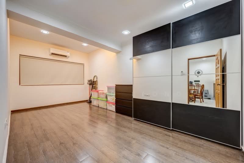 Peakview Estate, Peakville Avenue, 4 Bedrooms, 2,500 sqft, Terraced House For Sale, by Gerald Leong, 500197078 - Bedroom 1 - PropertyGuru.com.sg