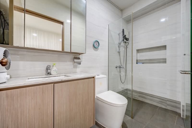 Peakview Estate, Peakville Avenue, 4 Bedrooms, 2,500 sqft, Terraced House For Sale, by Gerald Leong, 500197078 - Common Bathroom on level 1 - PropertyGuru.com.sg