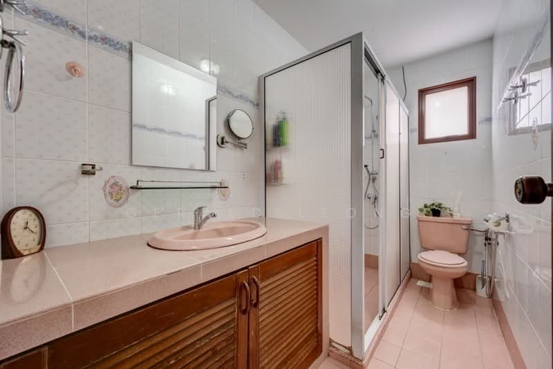 Peakview Estate, Peakville Avenue, 4 Bedrooms, 2,500 sqft, Terraced House For Sale, by Gerald Leong, 500197078 - Bathroom 2 - PropertyGuru.com.sg