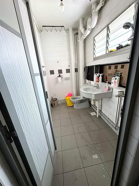 842 Jurong West Street 81, 842 Jurong West Street 81, Room Rental, 110 sqft, HDB Flat For Rent, by Leonard Soh, 500197101 - Bathroom - PropertyGuru.com.sg