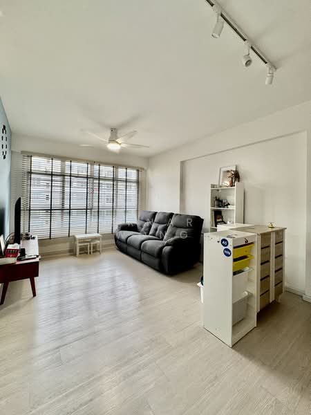 441B Bukit Batok West Avenue 8, 441B Bukit Batok West Avenue 8, 3 Bedrooms, 990 sqft, HDB Flat For Sale, by Bernard Wong, 500197110 - Living Room - PropertyGuru.com.sg