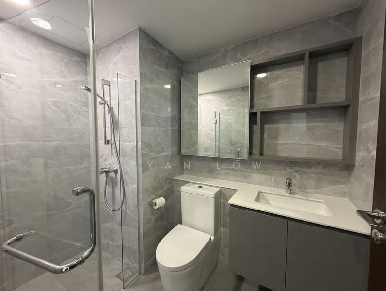 The Brownstone, 152 Canberra Drive, 3 Bedrooms, 915 sqft, Executive Condominium For Sale, by Bryan Low, 500197112 - Bathroom - PropertyGuru.com.sg