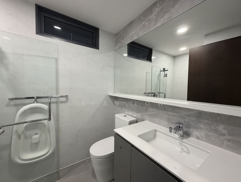 The Brownstone, 152 Canberra Drive, 3 Bedrooms, 915 sqft, Executive Condominium For Sale, by Bryan Low, 500197112 - Bathroom - PropertyGuru.com.sg