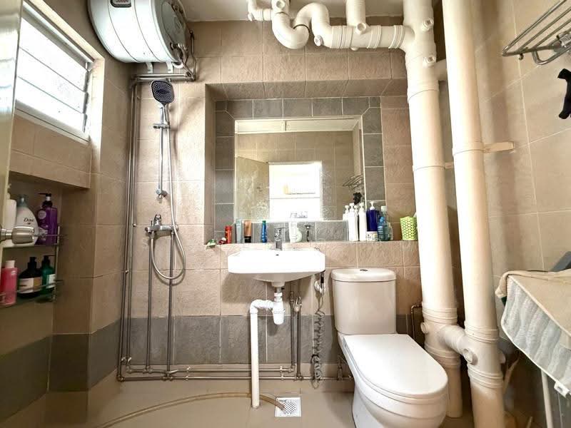 762 Choa Chu Kang North 5, 762 Choa Chu Kang North 5, 3 Bedrooms, 1,110 sqft, HDB Flat For Rent, by Steven Choo, 500197113 - Bathroom - PropertyGuru.com.sg