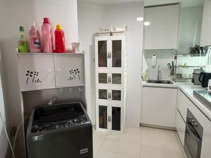 Eight Courtyards, 10 Canberra Drive, 2 Bedrooms, 861 sqft, Condominium For Sale, by Dennis Lim, 500197114 - Kitchen - PropertyGuru.com.sg