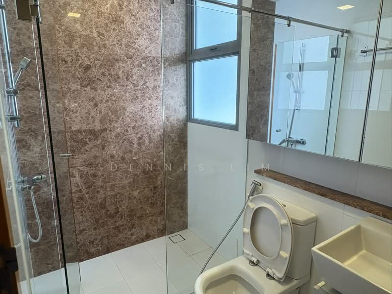 Eight Courtyards, 10 Canberra Drive, 2 Bedrooms, 861 sqft, Condominium For Sale, by Dennis Lim, 500197114 - Bathroom - PropertyGuru.com.sg
