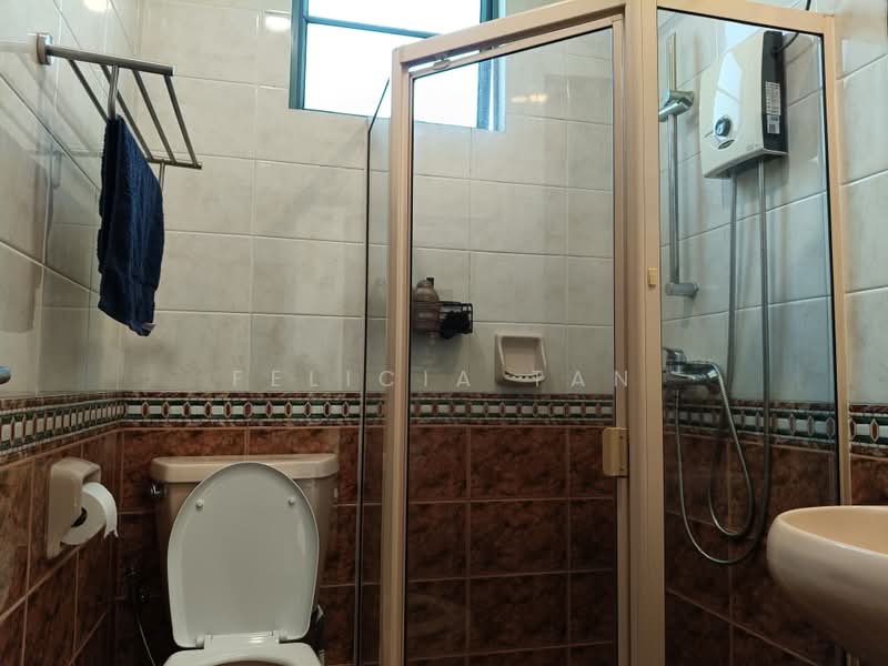 Tanglin Regency, 383 Tanglin Road, 3 Bedrooms, 1,109 sqft, Condominium For Sale, by Felicia Tan, 500197121 - Bathroom - PropertyGuru.com.sg