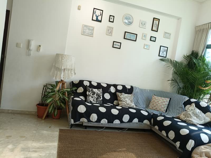 Tanglin Regency, 383 Tanglin Road, 3 Bedrooms, 1,109 sqft, Condominium For Sale, by Felicia Tan, 500197121 - Living Room - PropertyGuru.com.sg