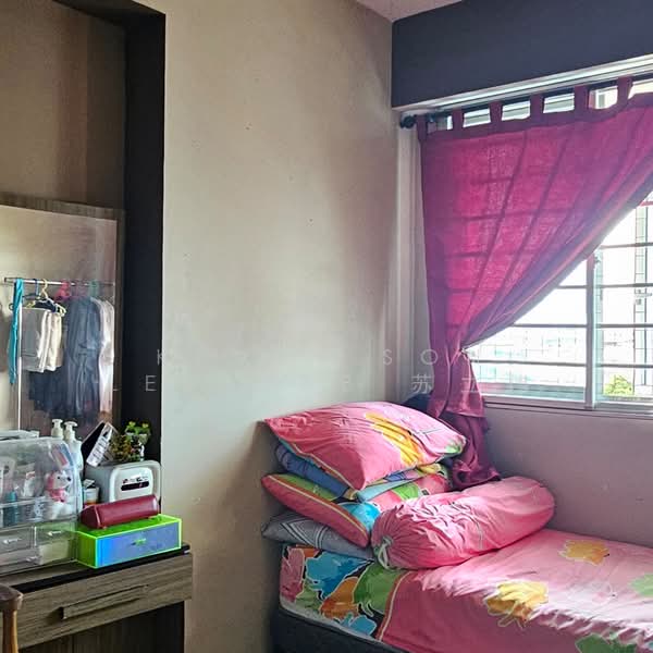 988A Buangkok Green, 988A Buangkok Green, 3 Bedrooms, 1,001 sqft, HDB Flat For Sale, by Kevin Soh Lee Wee 苏立伟, 500197122 - Bedroom - PropertyGuru.com.sg