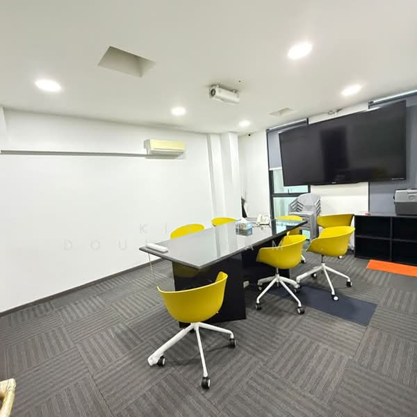 Primax, 22 New Industrial Road, 2,938 sqft, Light Industrial (B1) For Rent, by Kishin Doulatram (Kenny D), 500197128 - 1ST LEVEL CONFERENCE ROOM - CommercialGuru.com.sg