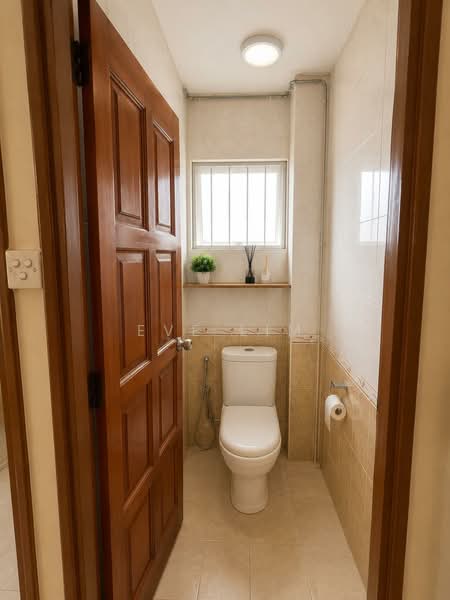 Hillview Garden Estate, , 4 Bedrooms, 2,246 sqft, Terraced House For Sale, by Eve Lim, 500197130 - Bathroom - PropertyGuru.com.sg