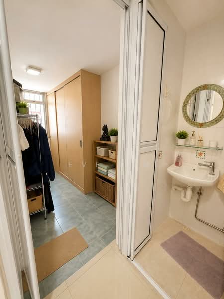Hillview Garden Estate, , 4 Bedrooms, 2,246 sqft, Terraced House For Sale, by Eve Lim, 500197130 - Bathroom - PropertyGuru.com.sg