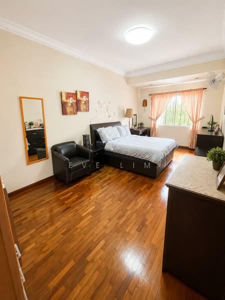 Hillview Garden Estate, , 4 Bedrooms, 2,246 sqft, Terraced House For Sale, by Eve Lim, 500197130 - Bedroom - PropertyGuru.com.sg