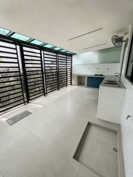Hillview Garden Estate, , 4 Bedrooms, 2,246 sqft, Terraced House For Sale, by Eve Lim, 500197130 - Kitchen - PropertyGuru.com.sg