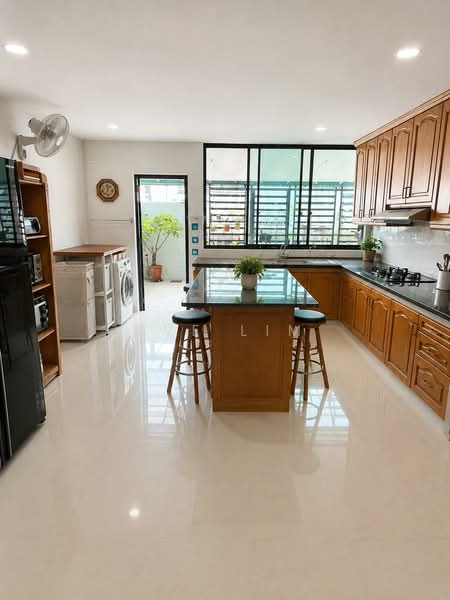 Hillview Garden Estate, , 4 Bedrooms, 2,246 sqft, Terraced House For Sale, by Eve Lim, 500197130 - Kitchen - PropertyGuru.com.sg