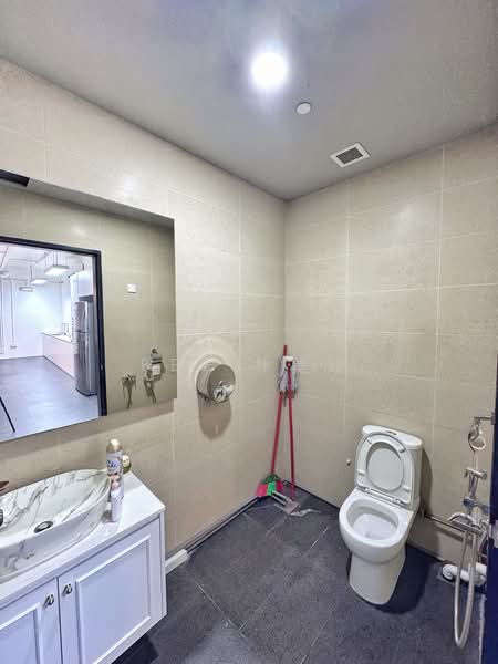 Primax, 22 New Industrial Road, 2,938 sqft, Light Industrial (B1) For Rent, by Bee 林美玲, 500197141 - Bathroom - CommercialGuru.com.sg