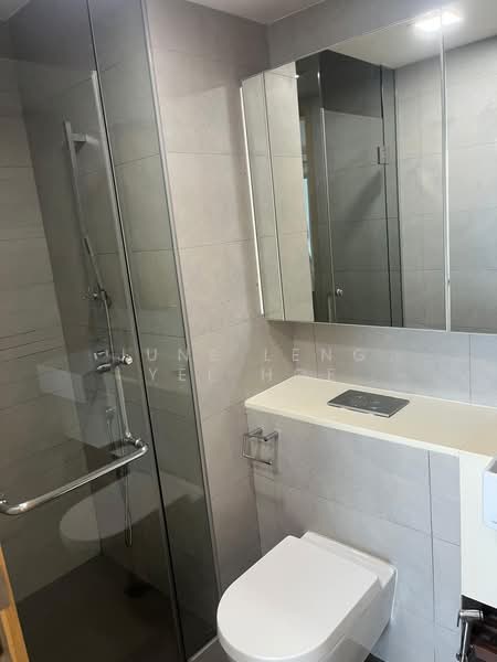 Eight Riversuites, 2 Whampoa East, 2 Bedrooms, 700 sqft, Condominium For Rent, by June Leng Yee Hoe, 500197145 - Bathroom - PropertyGuru.com.sg