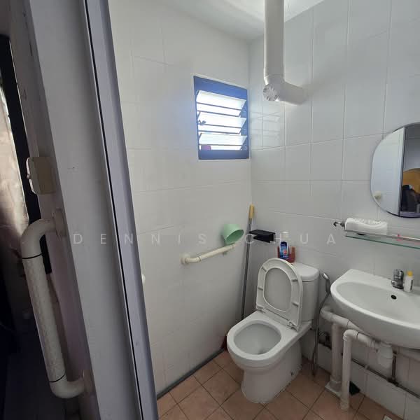545 Bedok North Street 3, 545 Bedok North Street 3, 2 Bedrooms, 700 sqft, HDB Flat For Sale, by Dennis Chua, 500197149 - Bathroom - PropertyGuru.com.sg