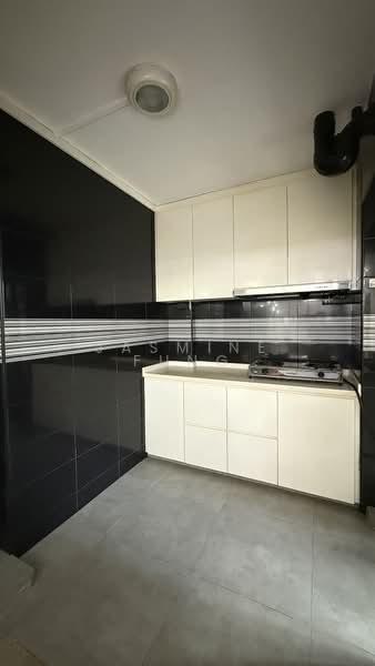 653 Jalan Tenaga, 653 Jalan Tenaga, 4 Bedrooms, 1,335 sqft, HDB Flat For Sale, by Jasmine Fung, 500197164 - Kitchen - PropertyGuru.com.sg