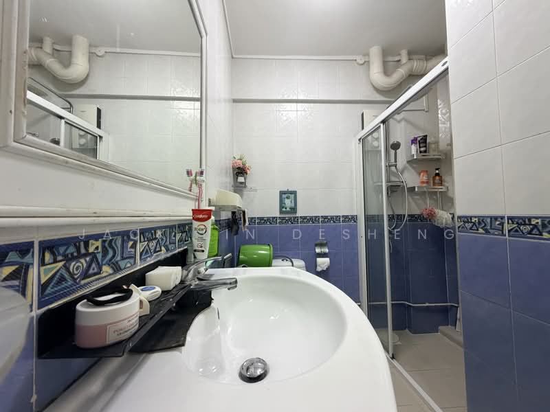 721 Bedok Reservoir Road, 721 Bedok Reservoir Road, 4 Bedrooms, 1,593 sqft, HDB Flat For Rent, by Jack Lin Desheng, 500197168 - Bathroom - PropertyGuru.com.sg