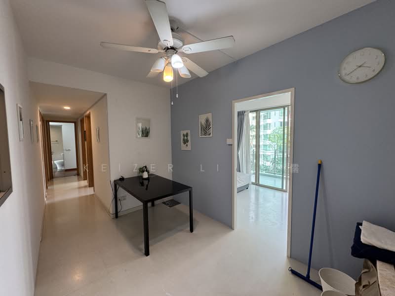 Casa Merah, 52 Tanah Merah Kechil Avenue, Room Rental, 170 sqft, Condominium For Rent, by Keizer Li 李选儒, 500197230 - Corridor - PropertyGuru.com.sg