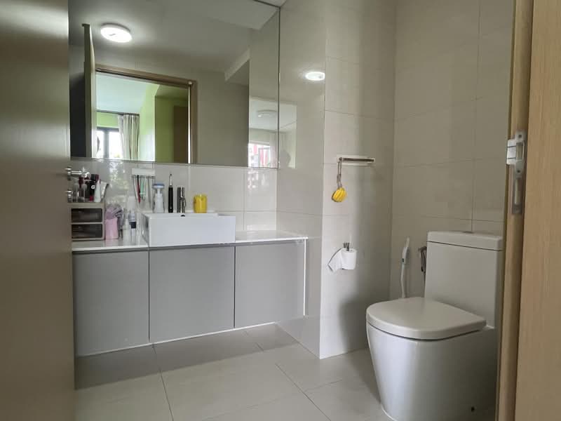 SkyPark Residences, Sembawang Drive, 5 Bedrooms, 1,593 sqft, Executive Condominium For Sale, by Amy Wei, 500197233 - Bathroom - PropertyGuru.com.sg