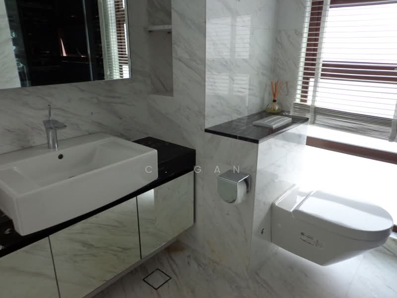 Elevated Camborne Vicinity Bungalow, Camborne, Trevose Crescent, 5 Bedrooms, 6,700 sqft, Detached House For Sale, by C. Gan, 500197234 - Bathroom - PropertyGuru.com.sg