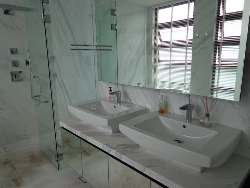 Elevated Camborne Vicinity Bungalow, Camborne, Trevose Crescent, 5 Bedrooms, 6,700 sqft, Detached House For Sale, by C. Gan, 500197234 - Bathroom - PropertyGuru.com.sg