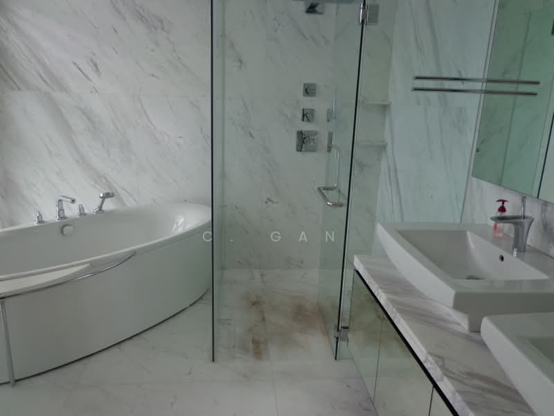 Elevated Camborne Vicinity Bungalow, Camborne, Trevose Crescent, 5 Bedrooms, 6,700 sqft, Detached House For Sale, by C. Gan, 500197234 - Bathroom - PropertyGuru.com.sg