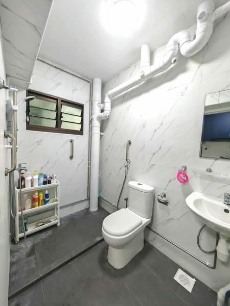 556 Woodlands Drive 53, 556 Woodlands Drive 53, 3 Bedrooms, 1,076 sqft, HDB Flat For Sale, by Syed Ahmad Alqadri, 500197247 - Bathroom - PropertyGuru.com.sg