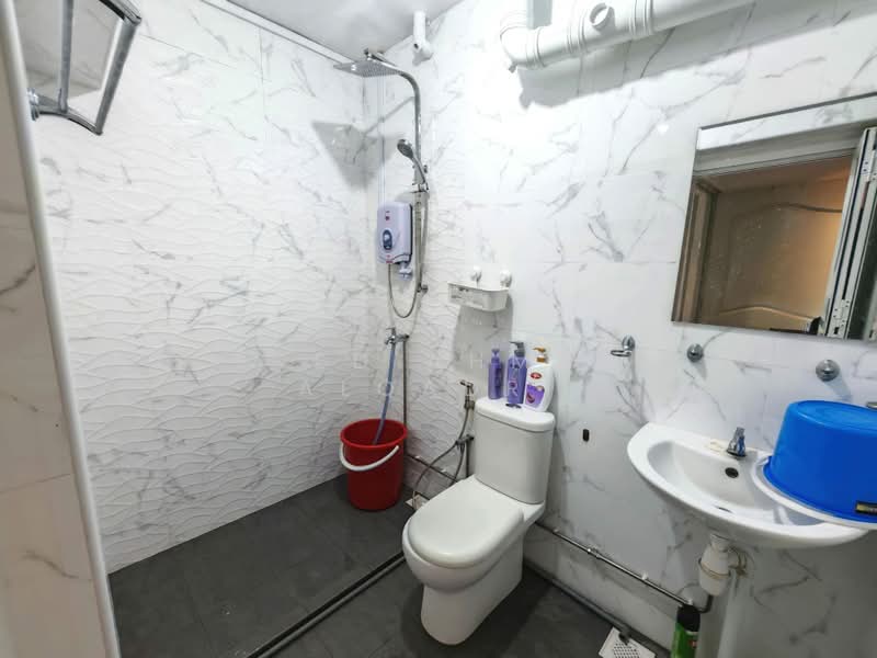 556 Woodlands Drive 53, 556 Woodlands Drive 53, 3 Bedrooms, 1,076 sqft, HDB Flat For Sale, by Syed Ahmad Alqadri, 500197247 - Bathroom - PropertyGuru.com.sg