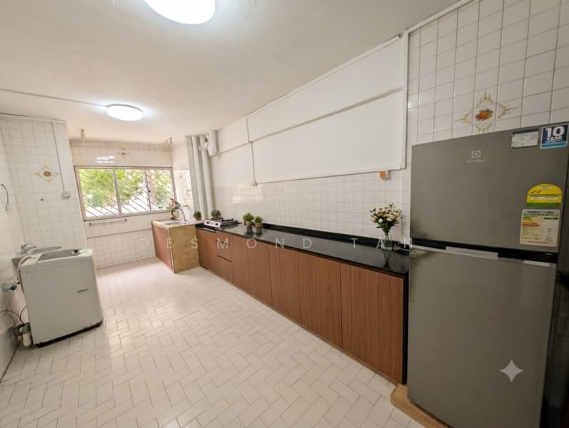 250 Tampines Street 21, 250 Tampines Street 21, 2 Bedrooms, 797 sqft, HDB Flat For Sale, by Desmond Tan, 500197279 - Kitchen - PropertyGuru.com.sg
