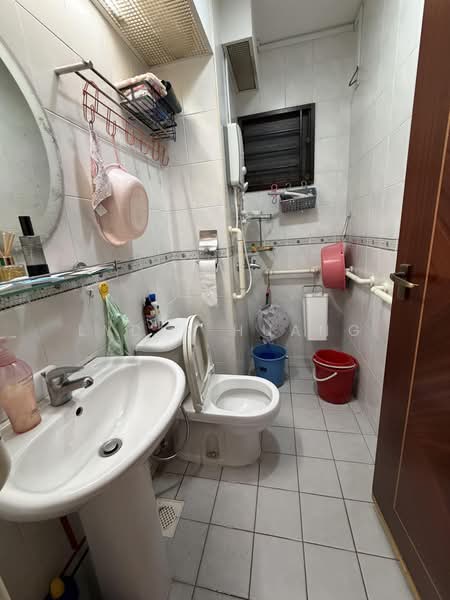 89 Tanglin Halt Road, 89 Tanglin Halt Road, 3 Bedrooms, 969 sqft, HDB Flat For Sale, by Lydia Huang, 500197284 - Bathroom - PropertyGuru.com.sg