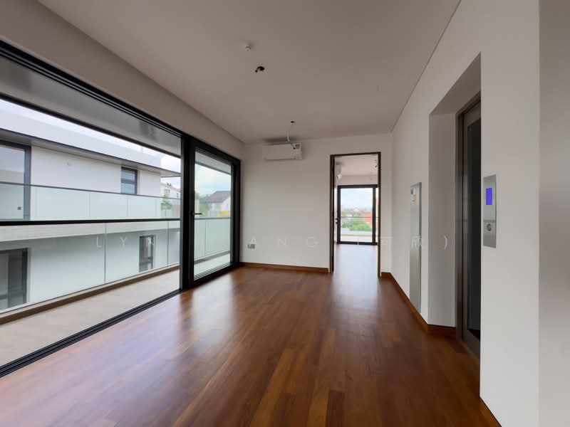 Matlock Rise in Braddell Heights Estate, Call 9228 3805 Now for Matlock Rise Private Viewing!, 6 Bedrooms, 8,954 sqft, Detached House For Sale, by Lyn Huang (可欣), 500197303 - Corridor - PropertyGuru.com.sg