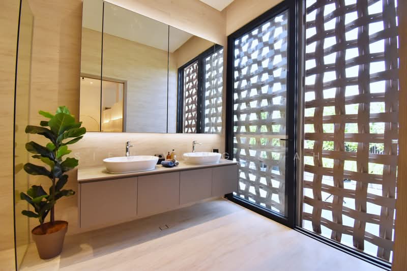 Private Oasis on Hillcrest Road, Hillcrest Road, Watten Estate, Greenwood, 6 Bedrooms, 6,765 sqft, Semi-Detached House For Sale, by Siew Yong Seah, 500197306 - Bathroom - PropertyGuru.com.sg