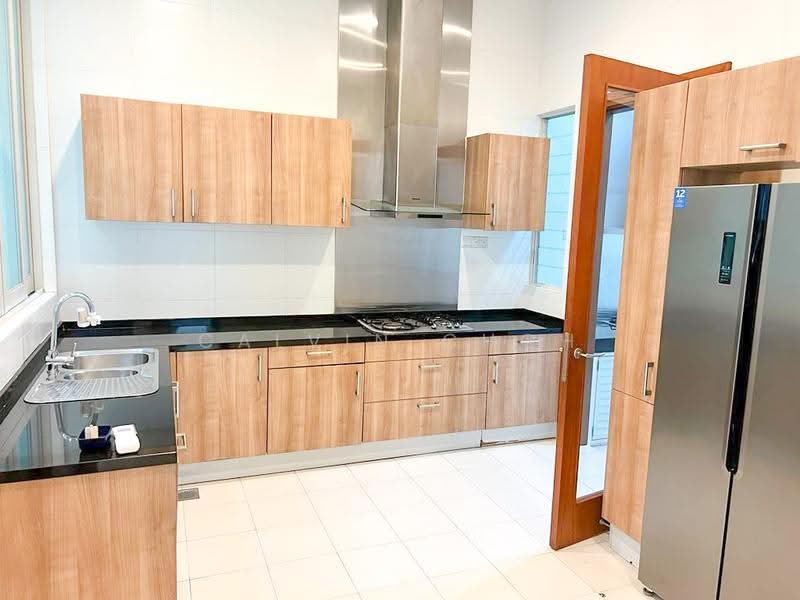 D10, 2 Storey Semi-D with Attic and Swimming Pool, Tanglin / Holland / Bukit Timah, 5 Bedrooms, 4,400 sqft, Semi-Detached House For Rent, by Calvin Choh, 500197310 - Kitchen - PropertyGuru.com.sg