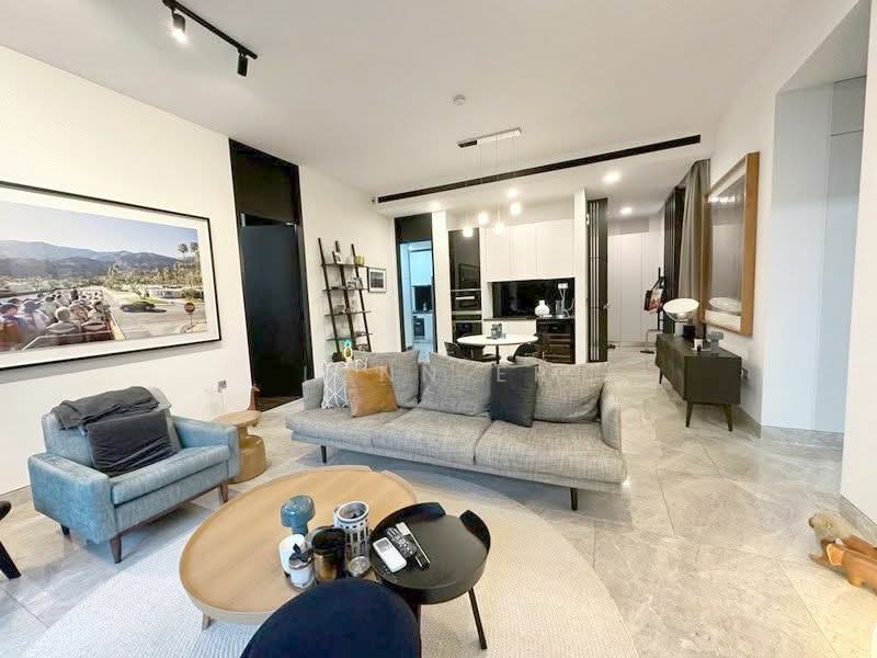 Martin Modern, 10 Martin Place, 3 Bedrooms, 1,399 sqft, Apartment For Rent, by Lynn Er, 500197321 - Living Room - PropertyGuru.com.sg