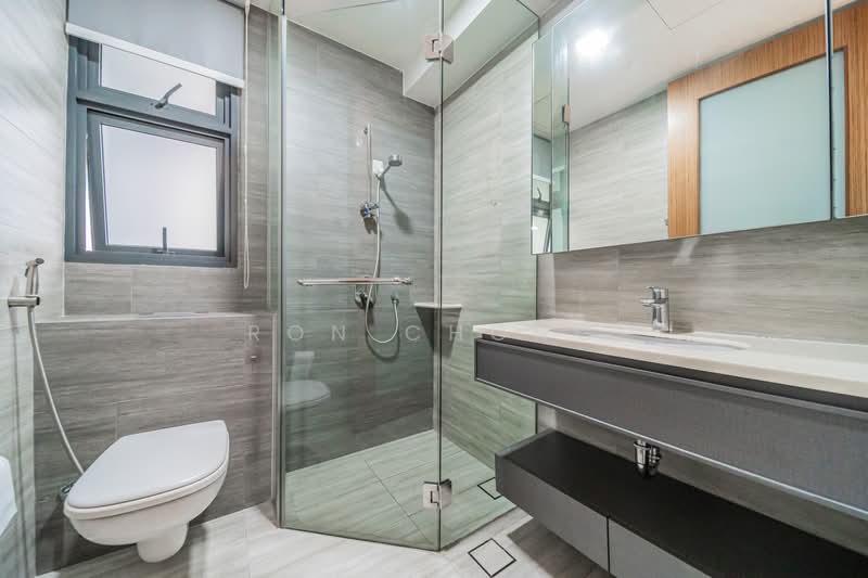 Trilive, 111 Tampines Road, 2 Bedrooms, 624 sqft, Condominium For Sale, by Ron Chong, 500197323 - Bathroom - PropertyGuru.com.sg